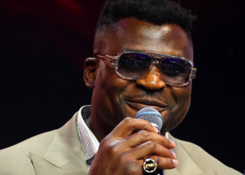 Boxe : Francis Ngannou brisé après un accident mortel au Cameroun : « Je porte leur douleur avec moi »