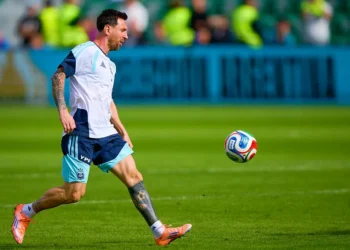 Lionel Messi reçu comme un roi en  Angola (VIDÉO)