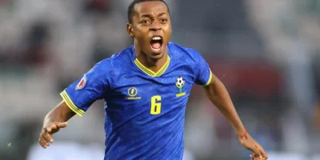 Feisal Salum avec la Tanzanie contre la Tunisie