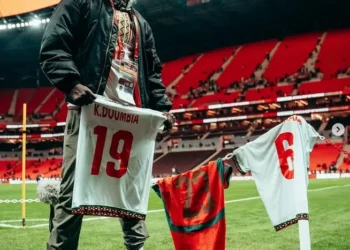 CAN 2025 : “Un maillot, une histoire”, Djibril94260 fait vibrer les tribunes autrement