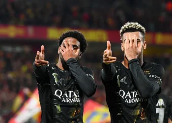 L&rsquo;image du jour – PSG : 90e+3, lucarne, barre, le but dévastateur de Mbaye crucifie Lens